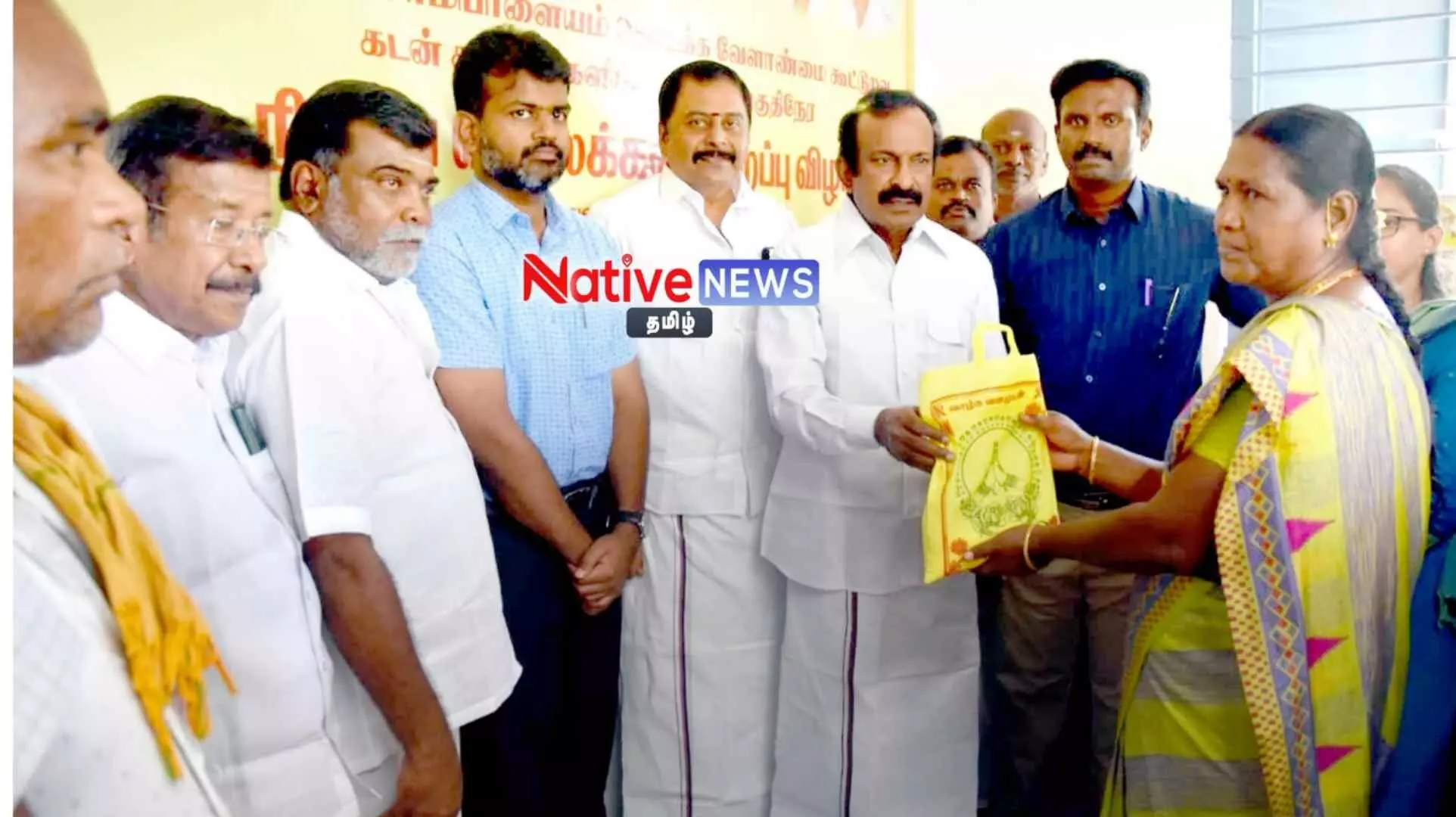 கொடுமுடியில் முடிவுற்ற 2 புதிய திட்டப் பணிகளை திறந்து வைத்த அமைச்சர்! கொடுமுடியில் முடிவுற்ற 2 புதிய திட்டப் பணிகளை திறந்து வைத்த அமைச்சர்!