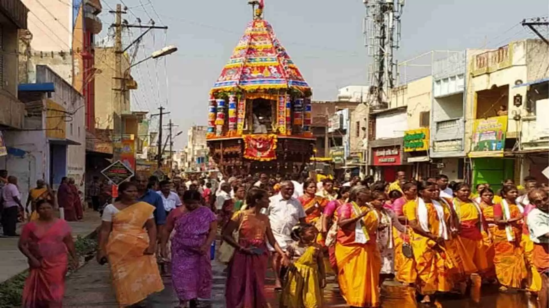 பவானி சங்கமேஸ்வரர் கோவிலில் ஆதிகேசவ பெருமாள் தேரோட்டம்! பவானி சங்கமேஸ்வரர் கோவிலில் ஆதிகேசவ பெருமாள் தேரோட்டம்!