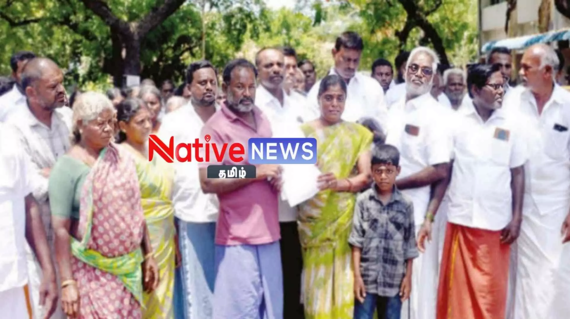 ஈரோடு: ரூ.3 கோடி சொத்தை அபகரிக்க முயற்சி; திமுக கவுன்சிலர் உள்பட 3 பேர் மீது எஸ்பி ஆபிசில் புகார் மனு! ஈரோடு: ரூ.3 கோடி சொத்தை அபகரிக்க முயற்சி; திமுக கவுன்சிலர் உள்பட 3 பேர் மீது எஸ்பி ஆபிசில் புகார் மனு!