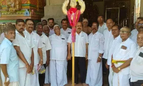 அ.தி.மு.க. சார்பில் முன்னாள்  முதல்வர் பிறந்த நாள் விழா