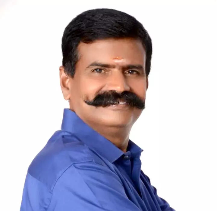 மணல் குவாரிகளைத் திறக்கக்கோரி 23ம் தேதி மணல் லாரிகள் வேலை நிறுத்தப் போராட்டம் மணல் குவாரிகளைத் திறக்கக்கோரி 23ம் தேதி மணல் லாரிகள் வேலை நிறுத்தப் போராட்டம்