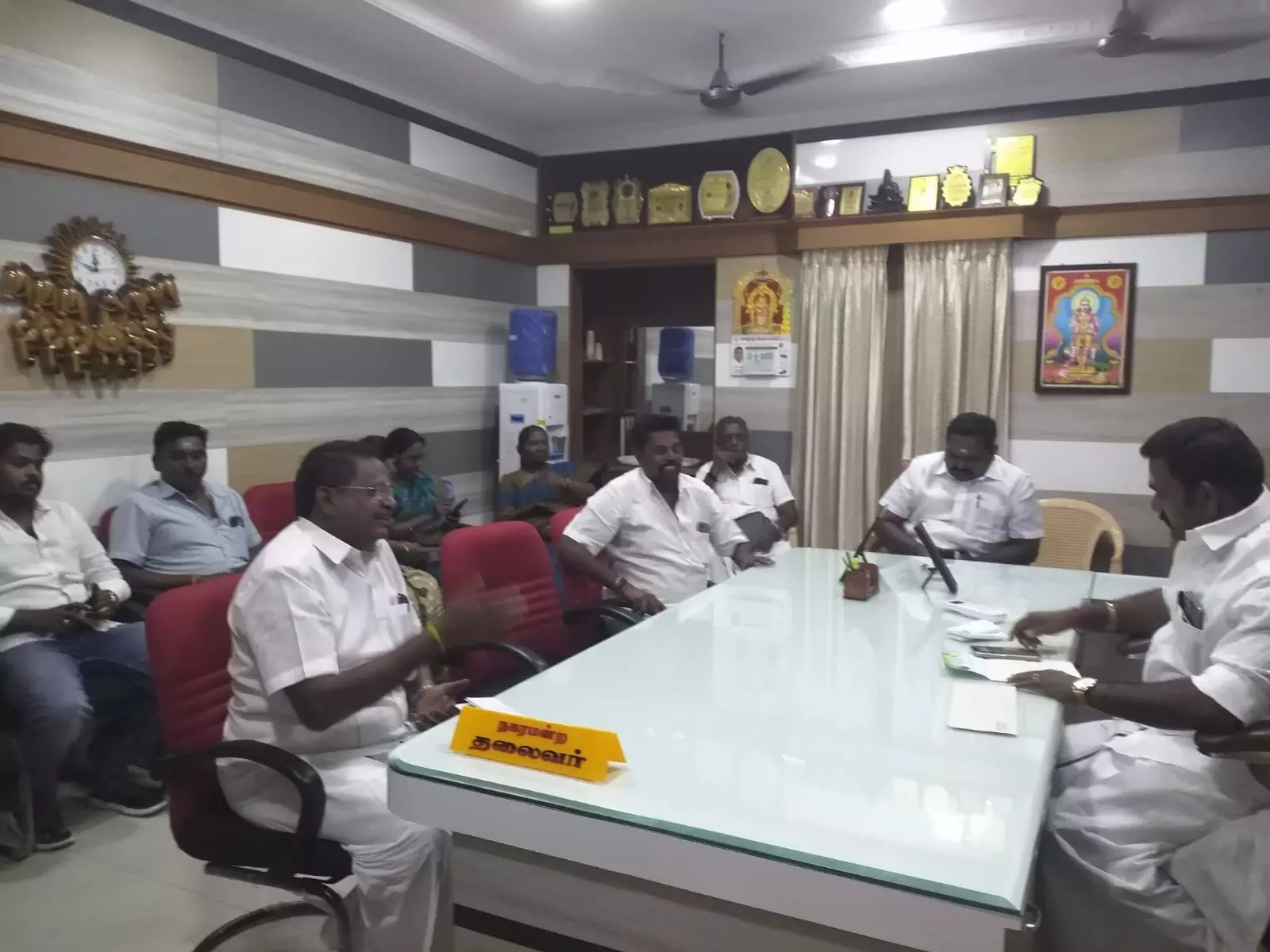 நகர மன்ற அவசர கூட்டம் அவசர தீர்மானம் நிறைவேற்றம் நகர மன்ற அவசர கூட்டம் அவசர தீர்மானம் நிறைவேற்றம்