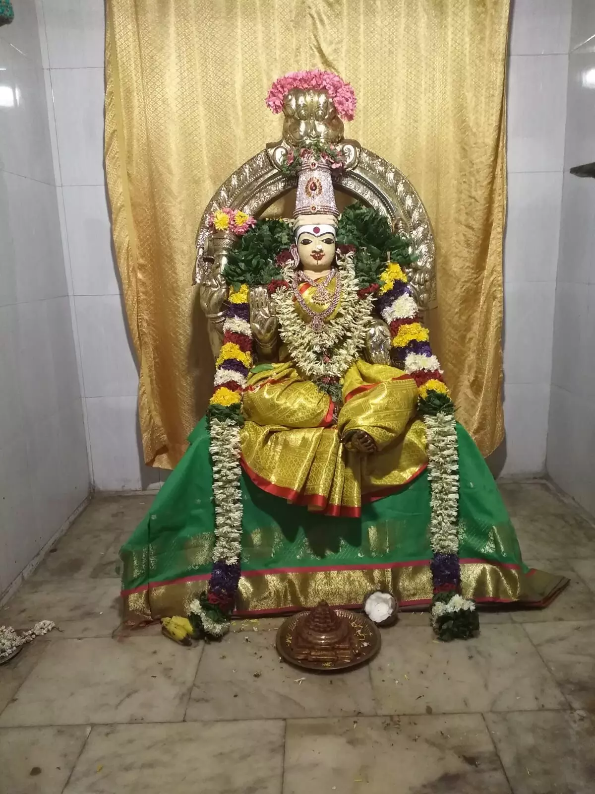 அம்மன் கோவில்களில் சிறப்பு வழிபாடு அம்மன் கோவில்களில் சிறப்பு வழிபாடு