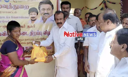 மொடக்குறிச்சி அருகே பகுதி நேர ரேஷன் கடையை திறந்து வைத்து, மரக்கன்றுகளை நட்ட அமைச்சர் சு.முத்துசாமி! மொடக்குறிச்சி அருகே பகுதி நேர ரேஷன் கடையை திறந்து வைத்து, மரக்கன்றுகளை நட்ட அமைச்சர் சு.முத்துசாமி!