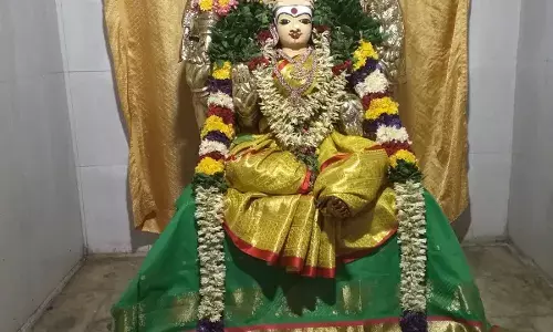 அம்மன் கோவில்களில்  சிறப்பு வழிபாடு