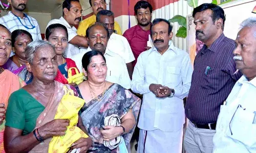 ஈரோடு: சித்தோடு வாய்க்கால்மேடு பகுதியில் முழுநேர ரேஷன் கடையை மக்கள் பயன்பாட்டிற்கு திறந்து வைத்த அமைச்சர்!