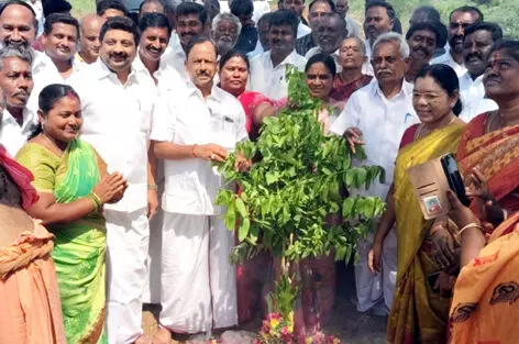நாமகிரிப்பேட்டையில் ரூ. 15 கோடி மதிப்பில் நவீன கழிவு நீர் சுத்திகரிப்பு நிலையம் : ராஜேஷ்குமார், எம்.பி., அடிக்கல் நாட்டினார் நாமகிரிப்பேட்டையில் ரூ. 15 கோடி மதிப்பில் நவீன கழிவு நீர் சுத்திகரிப்பு நிலையம் : ராஜேஷ்குமார், எம்.பி., அடிக்கல் நாட்டினார்