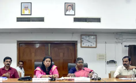 வளர்ச்சி திட்டப்பணிகளை குறித்த காலத்திற்குள் முடிக்கவேண்டும் : கண்காணிப்பு அலுவலர் அறிவுரை வளர்ச்சி திட்டப்பணிகளை குறித்த காலத்திற்குள் முடிக்கவேண்டும் : கண்காணிப்பு அலுவலர் அறிவுரை