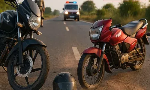 மொபட்,பைக் மோதி விபத்து மொபட்,பைக் மோதி விபத்து
