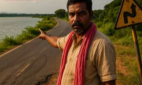 விபத்துகள் ஏற்படும் ஏரிக்கரை சாலை – தடுப்பு சுவர் தேவை என மக்கள் கோரிக்கை விபத்துகள் ஏற்படும் ஏரிக்கரை சாலை – தடுப்பு சுவர் தேவை என மக்கள் கோரிக்கை