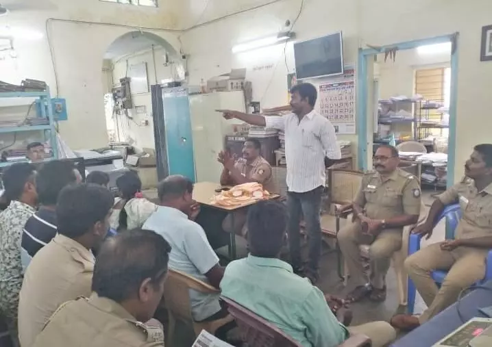 எஸ்.ஐ.க்கு பிரிவு உபசார விழா எஸ்.ஐ.க்கு பிரிவு உபசார விழா