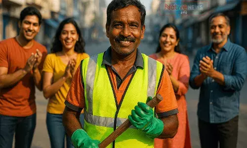 குப்பையில் கிடைத்த நகை - போலீசில் ஒப்படைத்த தூய்மை பணியாளருக்கு பாராட்டு குப்பையில் கிடைத்த நகை - போலீசில் ஒப்படைத்த தூய்மை பணியாளருக்கு பாராட்டு