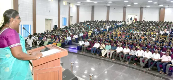கவனம் சிதறாமல் படித்தால் வெற்றி நிச்சயம் நாமக்கல் கலெக்டர் அறிவுரை கவனம் சிதறாமல் படித்தால் வெற்றி நிச்சயம் நாமக்கல் கலெக்டர் அறிவுரை