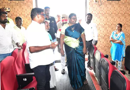 ஆர்.புதுப்பட்டி டவுன் பஞ்சாயத்தில் பட்டா வழங்குவது குறித்து கலெக்டர் நேரில் ஆய்வு ஆர்.புதுப்பட்டி டவுன் பஞ்சாயத்தில் பட்டா வழங்குவது குறித்து கலெக்டர் நேரில் ஆய்வு