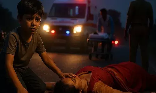 மகனின் கண்முன் தாய் உயிரிழந்தார் – ஈரோட்டில் நேர்ந்த துயர விபத்து! மகனின் கண்முன் தாய் உயிரிழந்தார் – ஈரோட்டில் நேர்ந்த துயர விபத்து!