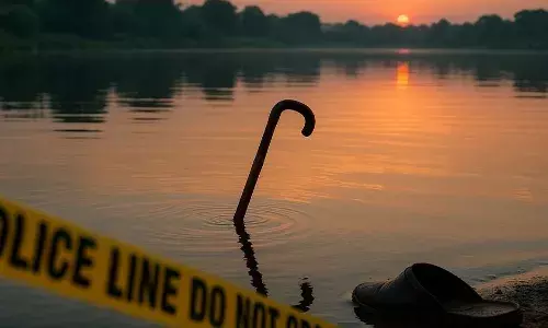 ஏரியில் முதியவர் மர்ம மரணம்