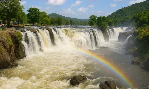 ஒகேனக்கலில் காவிரி ஆற்றில் நீர்வரத்து 14,000 கனஅடி – அருவிகளில் நீர்வரத்து அதிகரிப்பு! ஒகேனக்கலில் காவிரி ஆற்றில் நீர்வரத்து 14,000 கனஅடி – அருவிகளில் நீர்வரத்து அதிகரிப்பு!
