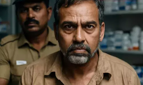 சேலத்தில் போலி மருத்துவர் கைது, மருத்துவ துறையில் அதிர்ச்சி சேலத்தில் போலி மருத்துவர் கைது, மருத்துவ துறையில் அதிர்ச்சி