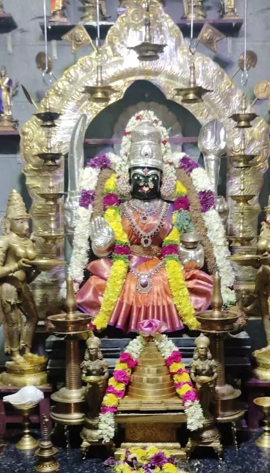 அம்மன் கோவில்களில் சிறப்பு வழிபாடு அம்மன் கோவில்களில் சிறப்பு வழிபாடு