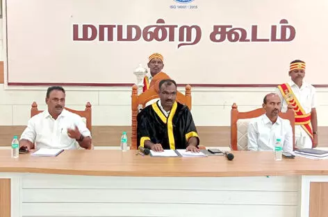 மக்கள் பிரச்சினைகளை மன்றக் கூட்டத்தில் பேசக்கூடாது : துணை மேயர் எச்சரிக்கையால் பரபரப்பு மக்கள் பிரச்சினைகளை மன்றக் கூட்டத்தில் பேசக்கூடாது : துணை மேயர் எச்சரிக்கையால் பரபரப்பு