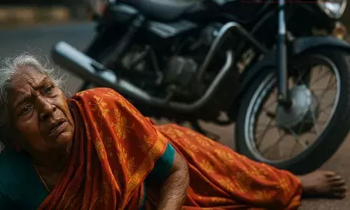 சேலத்தில் மூதாட்டி பைக் மோதி பலி சேலத்தில் மூதாட்டி பைக் மோதி பலி